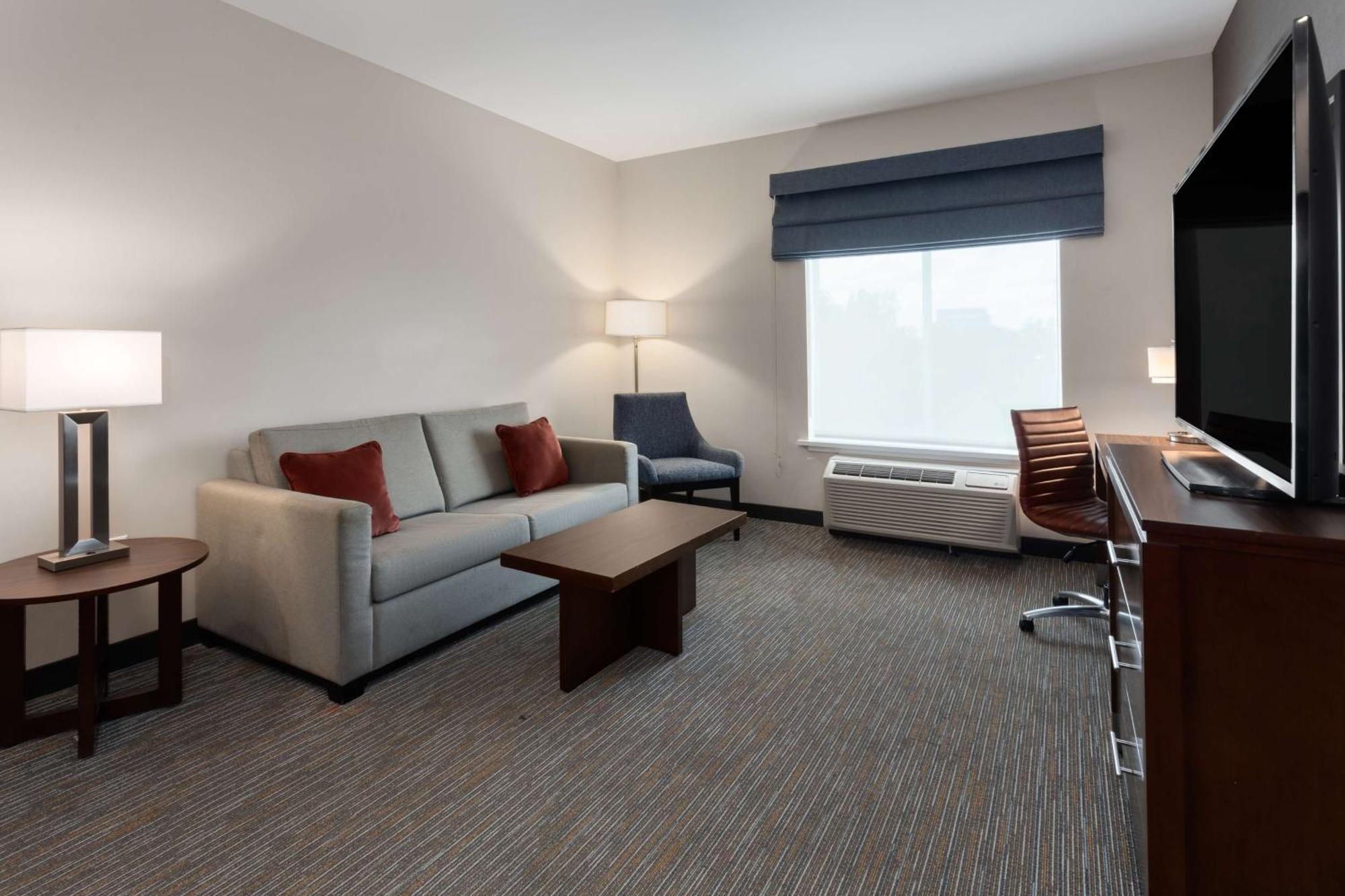 Hampton By Hilton Airport Century Place Nashville