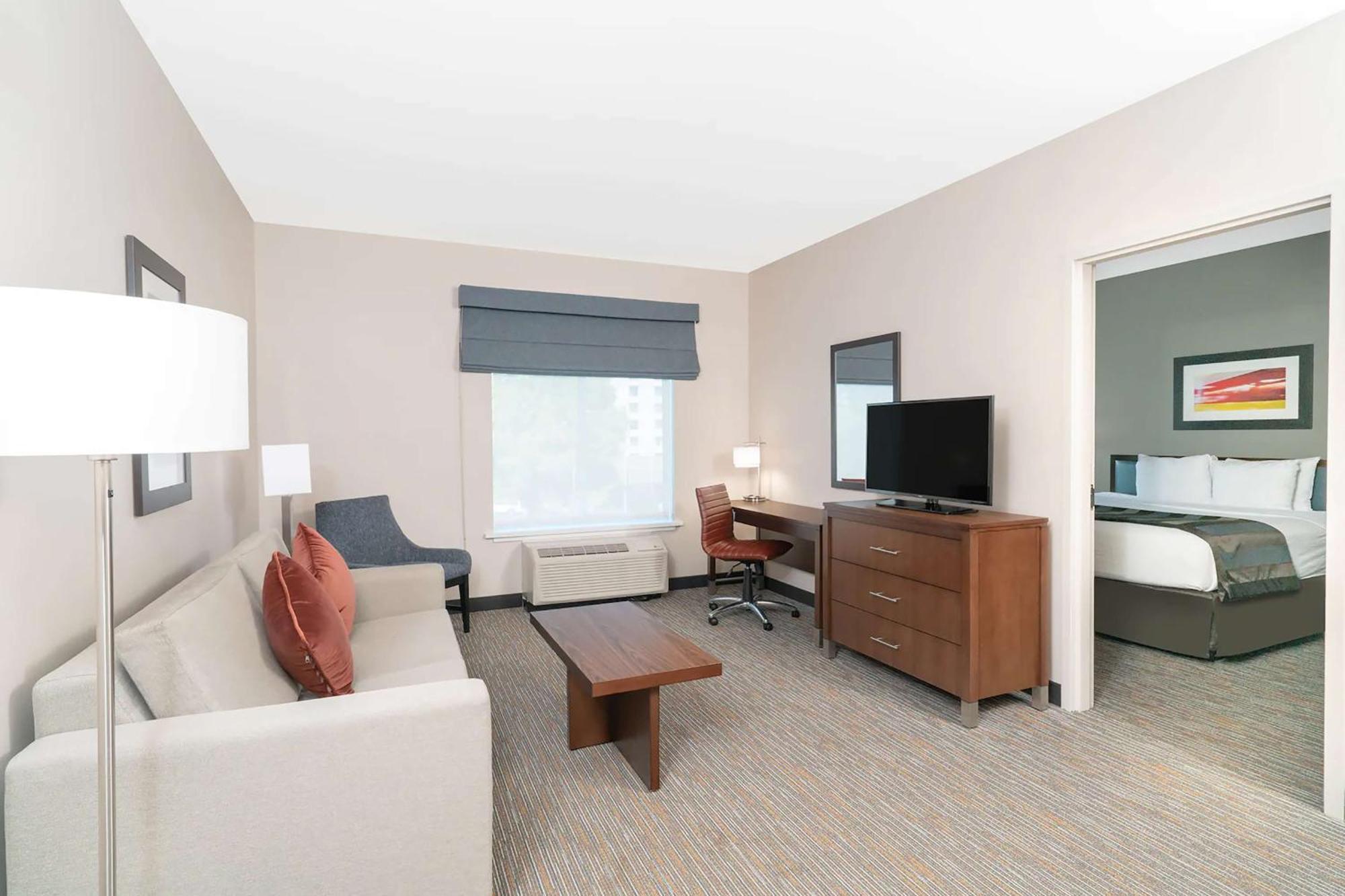 Hotel Hampton By Hilton Airport Century Place 3*