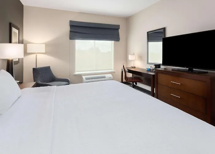 Hampton Inn By Hilton Nashville Airport Century Place