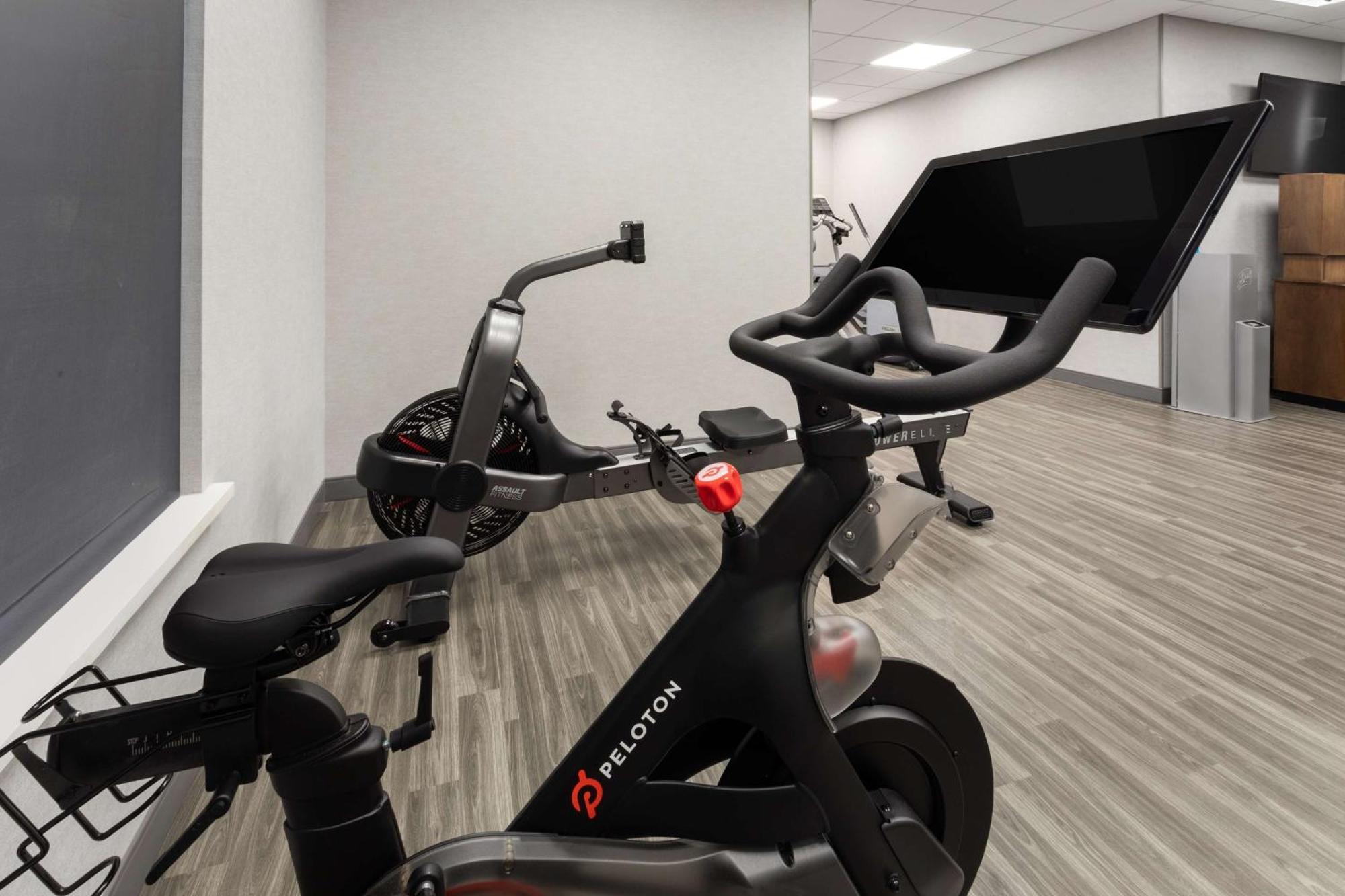 Hotel Hampton By Hilton Airport Century Place 3*