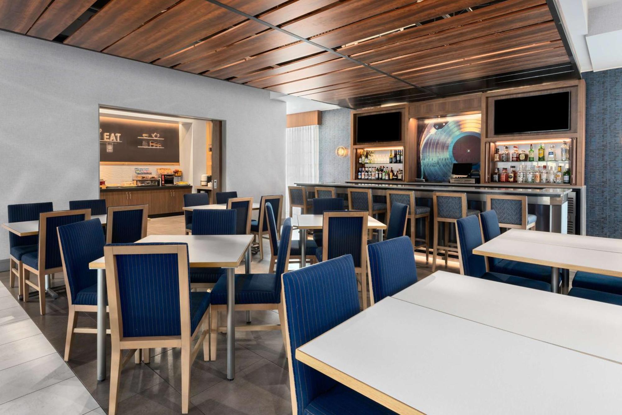 Hotel Hampton By Hilton Airport Century Place Nashville